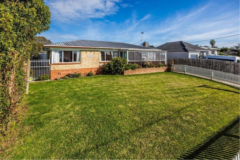 Photo of property in 15 Fields Road, Manurewa, Auckland, 2102