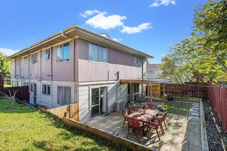 Photo of property in 56 Kohekohe Street, New Lynn, Auckland, 0600