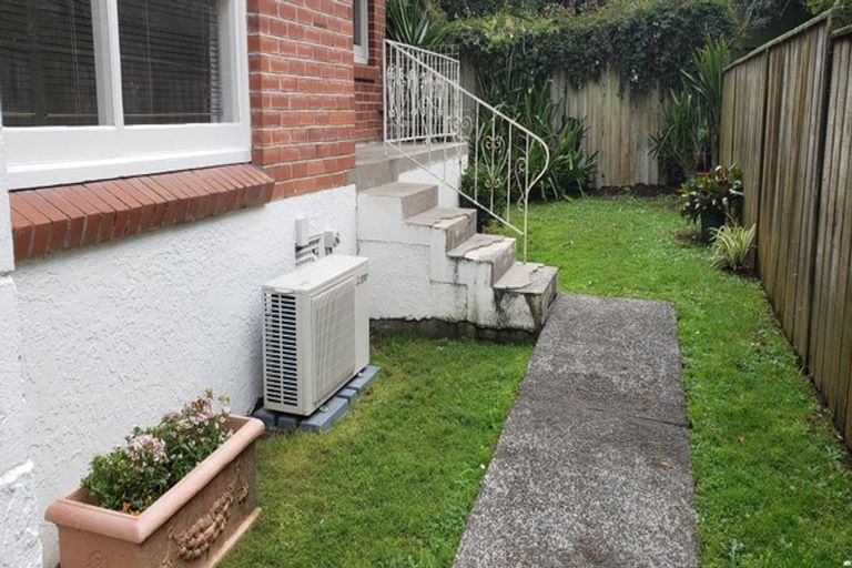 Photo of property in 4/3 Evelyn Place, Hillcrest, Auckland, 0627