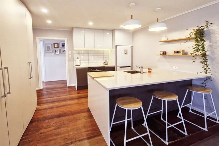 Photo of property in 53 Sunnyside Road, Sunnyvale, Auckland, 0612