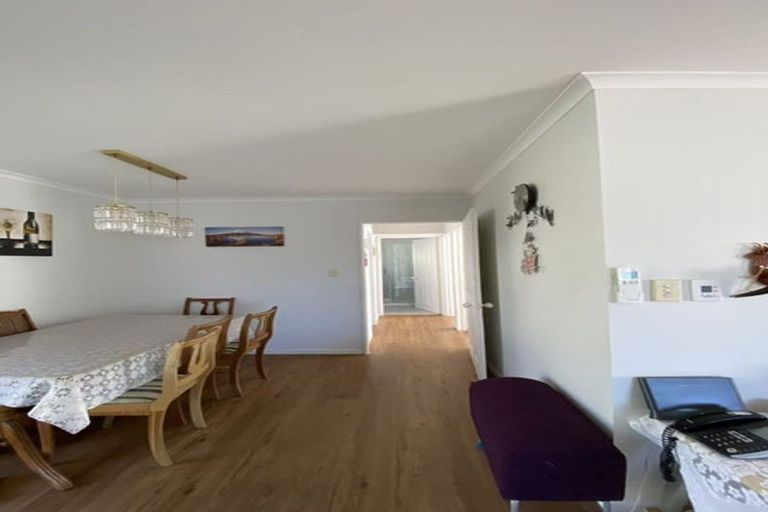 Photo of property in 1/269 Great North Road, Henderson, Auckland, 0612