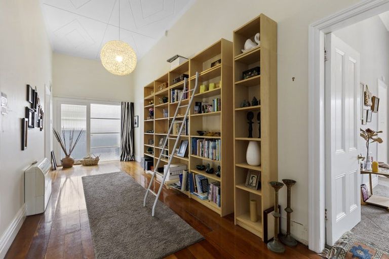 Photo of property in 117 Derwent Street, Island Bay, Wellington, 6023