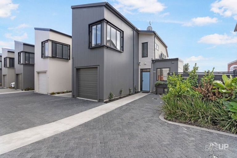 Photo of property in 19 Glidepath Road, Hobsonville, Auckland, 0616