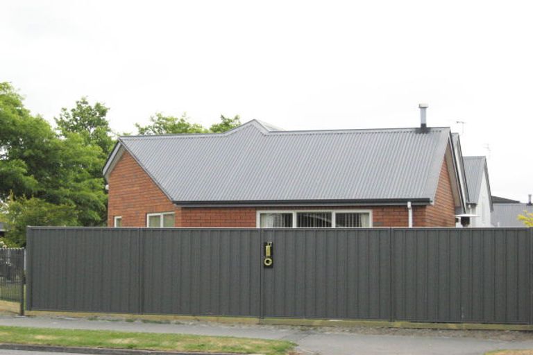 Photo of property in 17 Cutts Road, Russley, Christchurch, 8042