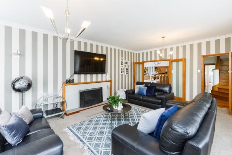Photo of property in 546 Featherston Street, Roslyn, Palmerston North, 4414