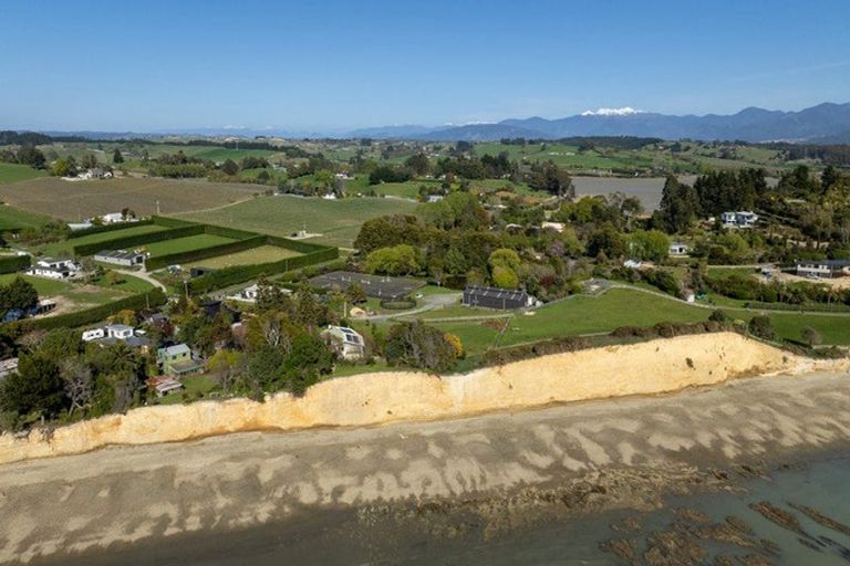 Photo of property in 179 Kina Beach Road, Tasman, Upper Moutere, 7173