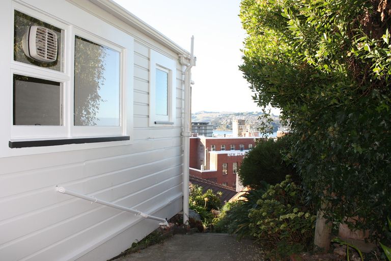 Photo of property in 5 Elm Row, Dunedin Central, Dunedin, 9016