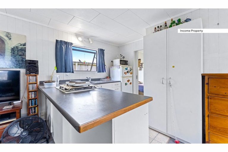 Photo of property in 2/8 Chartwell Avenue, Glenfield, Auckland, 0629