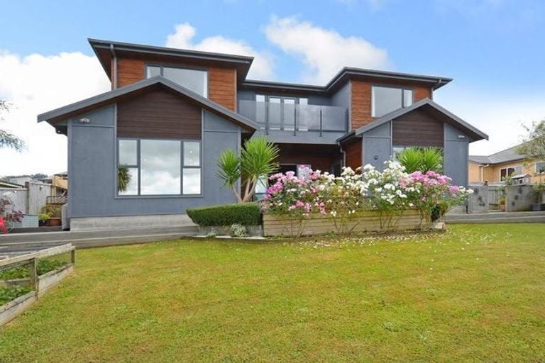 Photo of property in 15 Riverstone Drive, Riverstone Terraces, Upper Hutt, 5018