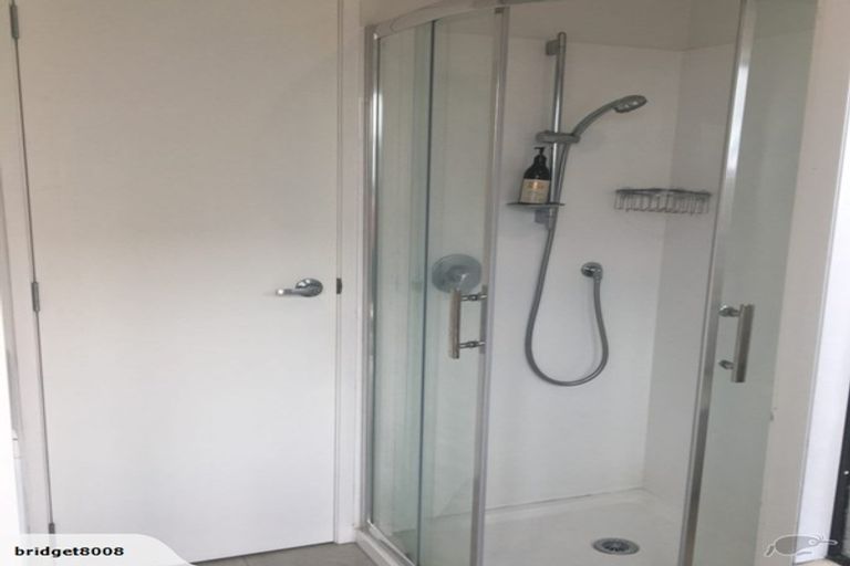 Photo of property in 2/50a Target Road, Totara Vale, Auckland, 0629