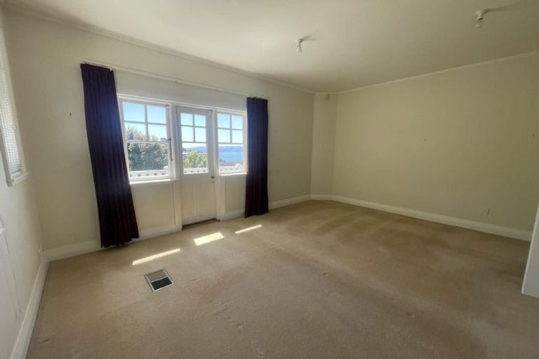 Photo of property in 9 Wadestown Road, Wadestown, Wellington, 6012