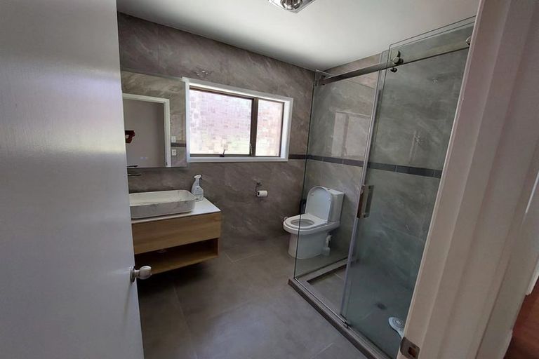 Photo of property in 40 Tudor Road, Henderson, Auckland, 0610