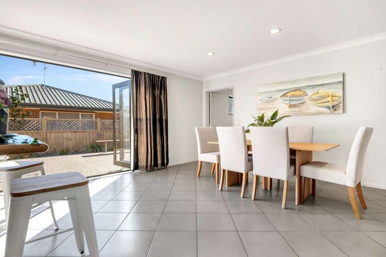 Photo of property in 100 Shakespeare Street, Leamington, Cambridge, 3432