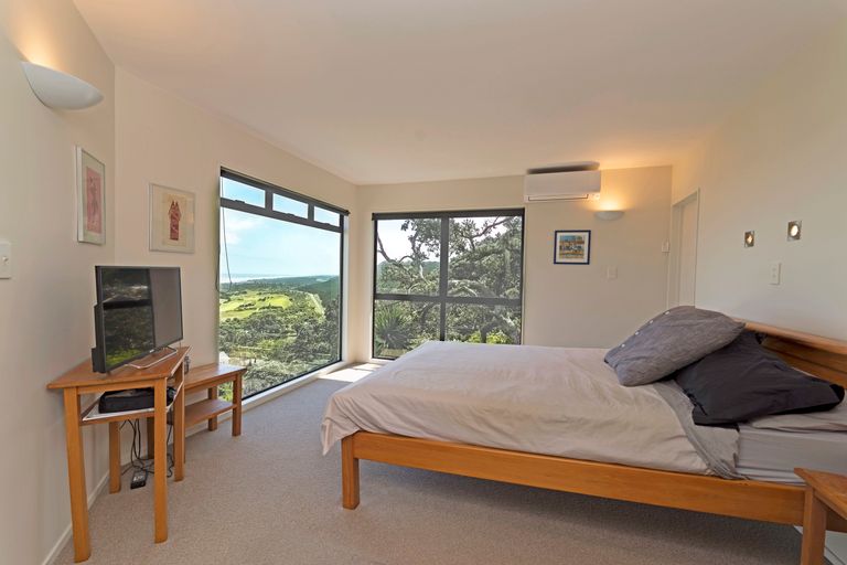 Photo of property in 90 Domain Crescent, Muriwai, 0881