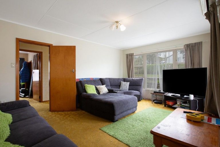 Photo of property in 73 Driver Crescent, Cannons Creek, Porirua, 5024