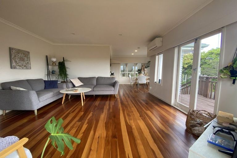 Photo of property in 35 Seaview Road, Glenfield, Auckland, 0629