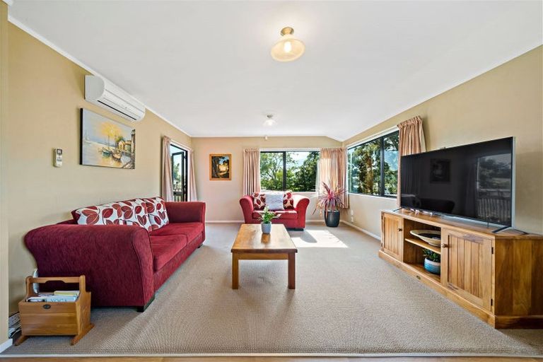 Photo of property in 2/11a Agincourt Street, Glenfield, Auckland, 0629