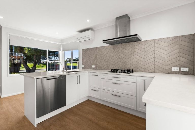 Photo of property in 60 Douglas Mclean Avenue, Marewa, Napier, 4110