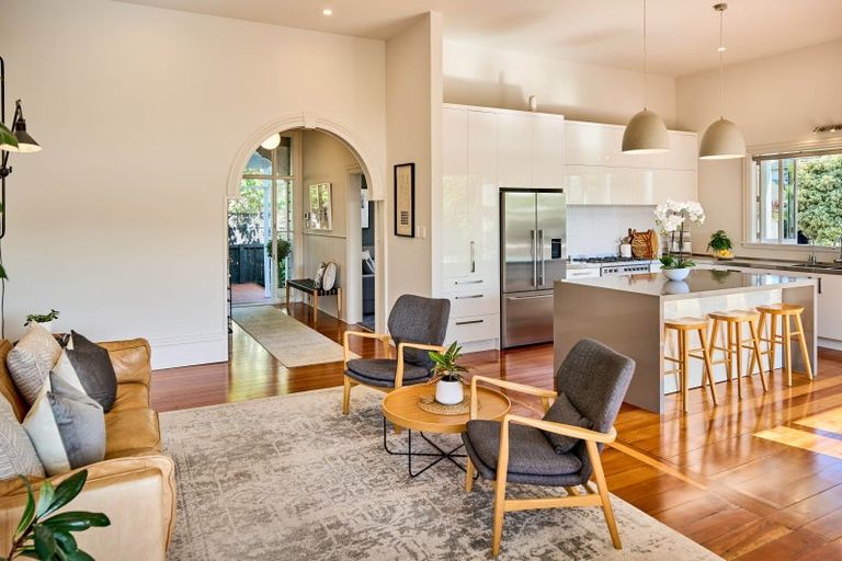 Photo of property in 5a Heretaunga Street, Petone, Lower Hutt, 5012