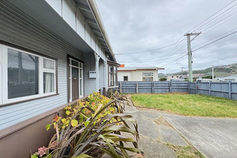 Photo of property in 173 Onepu Road, Lyall Bay, Wellington, 6022