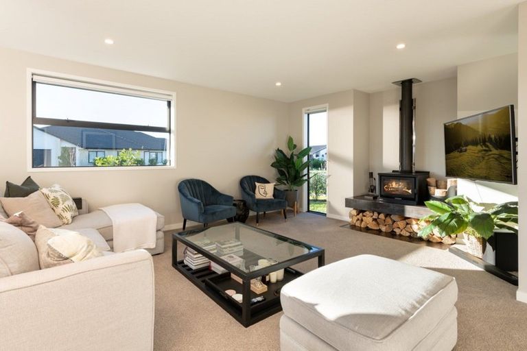 Photo of property in 2 Rotomanu Place, Pyes Pa, Tauranga, 3112