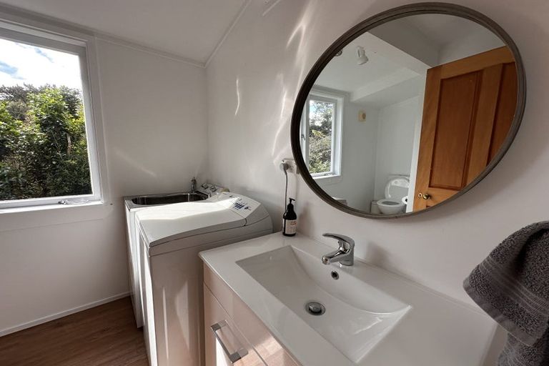 Photo of property in 62 Chatham Avenue, Paremoremo, Auckland, 0632