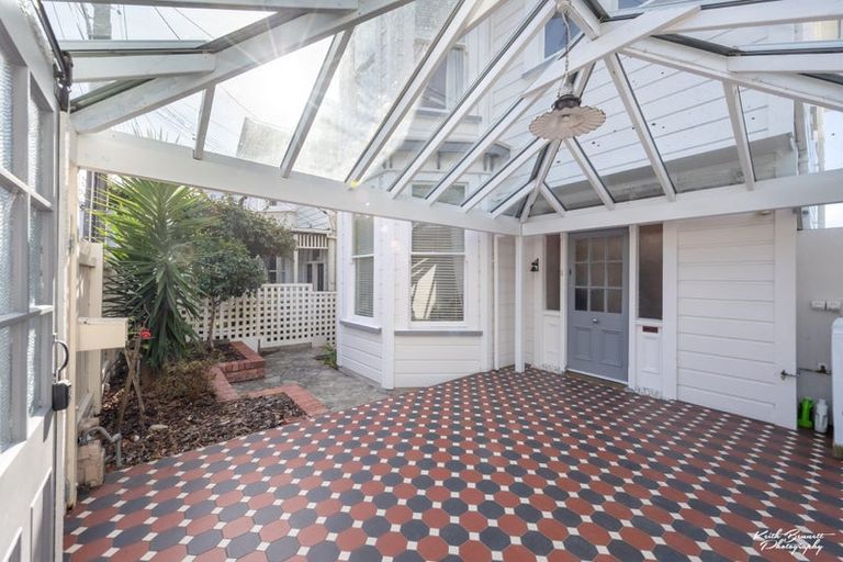 Photo of property in 37 Grant Road, Thorndon, Wellington, 6011