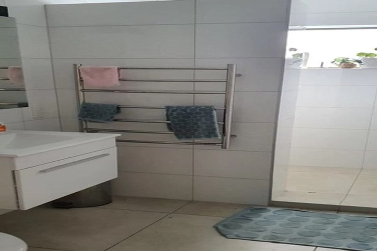 Photo of property in 82 Whangaparaoa Road, Red Beach, 0932