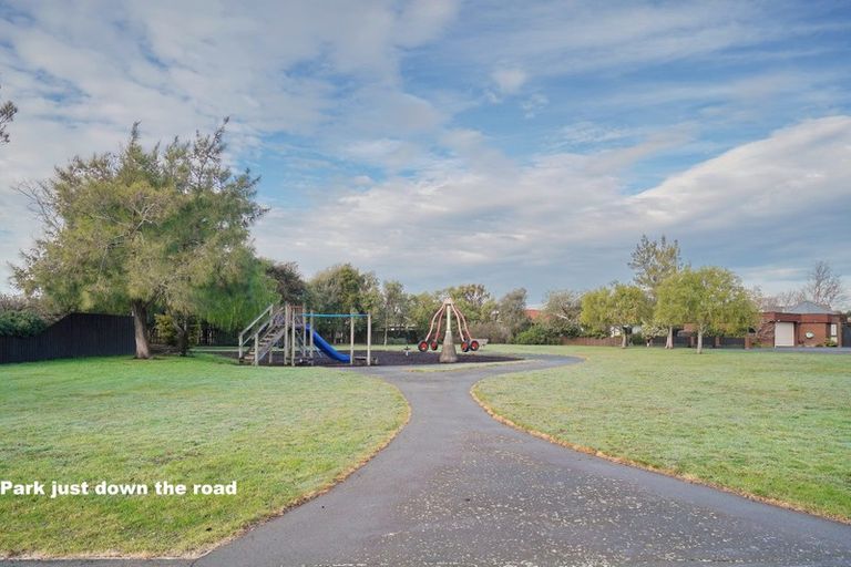 Photo of property in 145 Royal Park Drive, Parklands, Christchurch, 8083