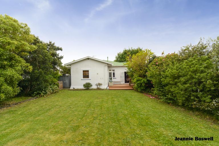 Photo of property in 38 Argyle Avenue, Takaro, Palmerston North, 4410