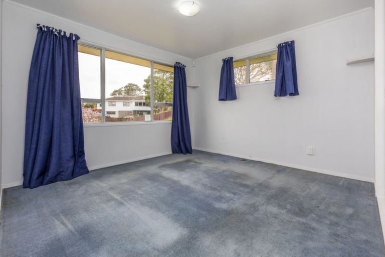 Photo of property in 48 Glenbervie Crescent, Massey, Auckland, 0614