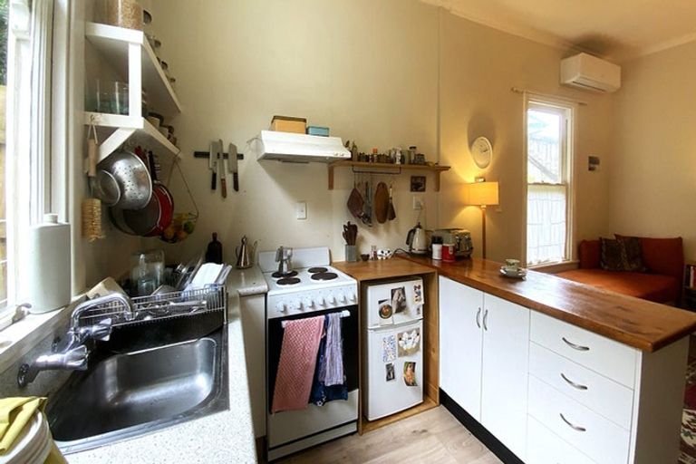 Photo of property in 12a Freeling Street, Island Bay, Wellington, 6023