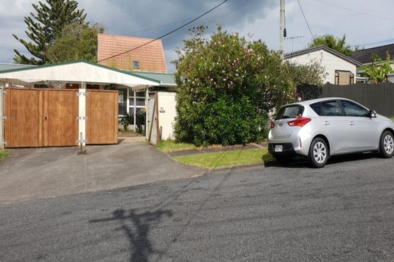 Photo of property in 3/2 Lansdowne Street, Bayswater, Auckland, 0622