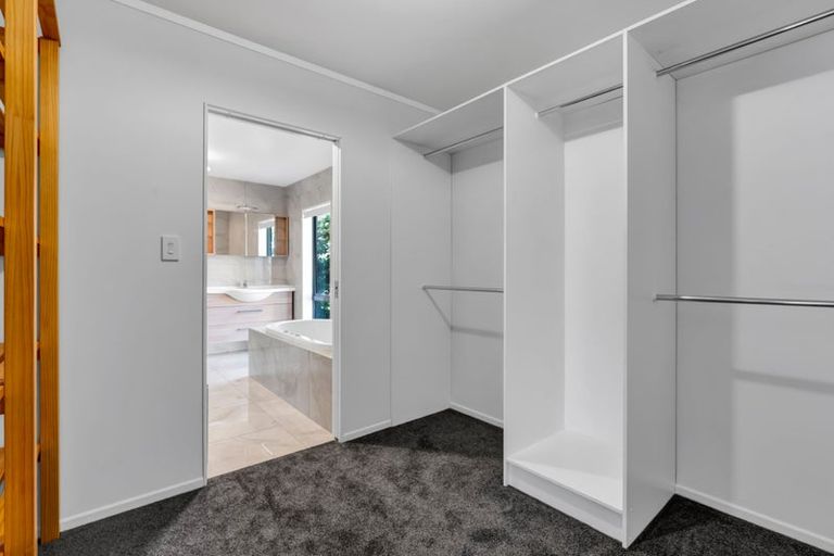 Photo of property in 3e Kinross Drive, Merrilands, New Plymouth, 4312