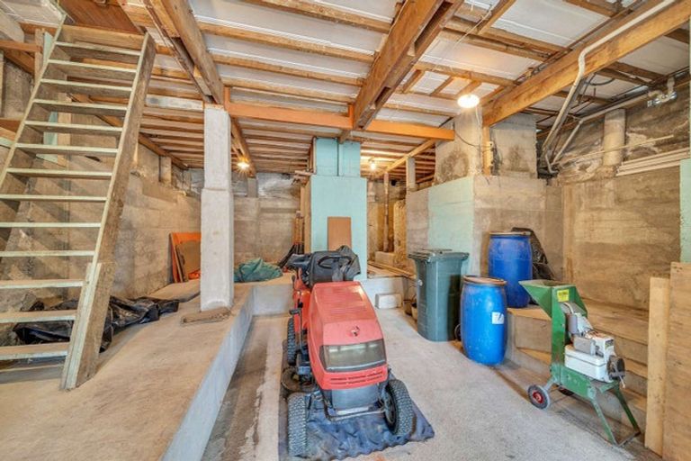 Photo of property in 12 Oxford Street, Holmes Hill, Oamaru, 9401