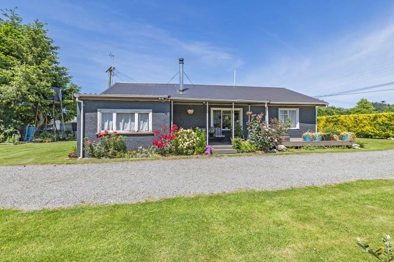 Photo of property in 12 Gift Street, Coalgate, 7673