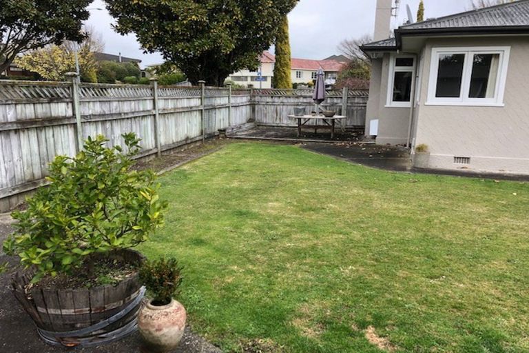 Photo of property in 1 Woodstock Place, Hokowhitu, Palmerston North, 4410