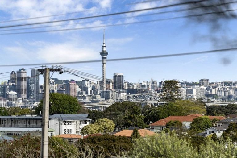 Photo of property in 1/22 Tui Glen Road, Birkenhead, Auckland, 0626