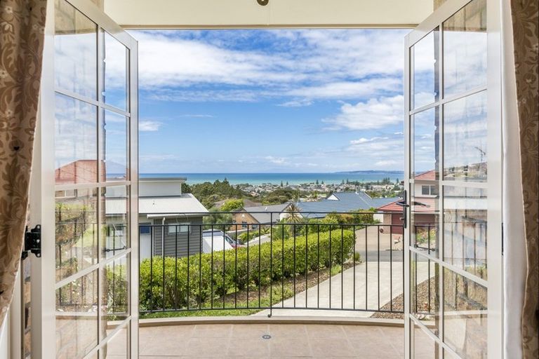 Photo of property in 12 Grovenor Drive, Orewa, 0931