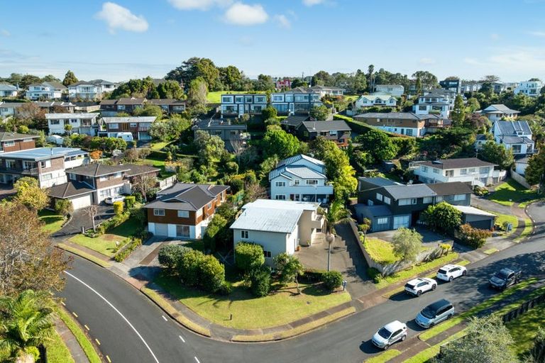 Photo of property in 1/1 Jeanette Place, Mairangi Bay, Auckland, 0630