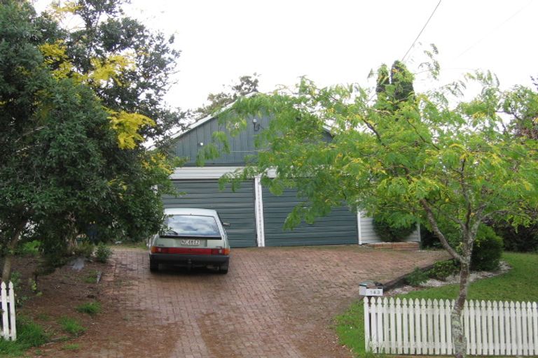 Photo of property in 143 Tiroroa Avenue, Te Atatu South, Auckland, 0610