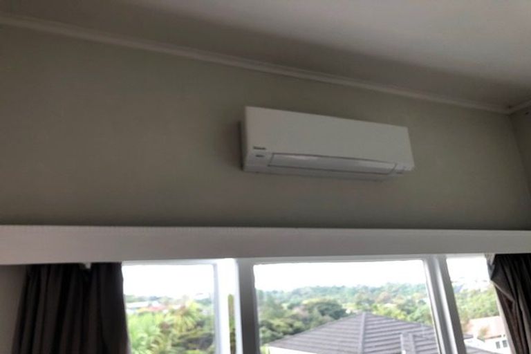 Photo of property in 51 Onewa Road, Northcote, Auckland, 0627