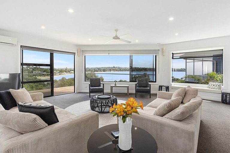 Photo of property in 10 The Crescent, Tindalls Beach, Whangaparaoa, 0930