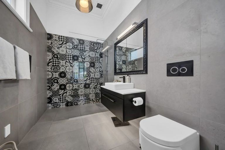 Photo of property in 23 Cheltenham Road, Devonport, Auckland, 0624