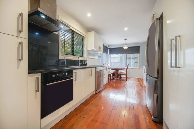 Photo of property in 6 Cobham Crescent, Kelston, Auckland, 0602