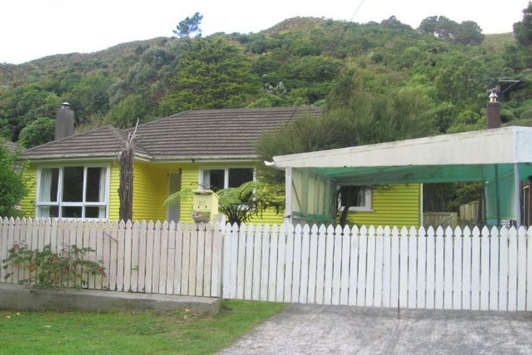 Photo of property in 37 Sunny Grove, Wainuiomata, Lower Hutt, 5014