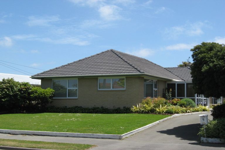 Photo of property in 5 Fenhall Street, Russley, Christchurch, 8042
