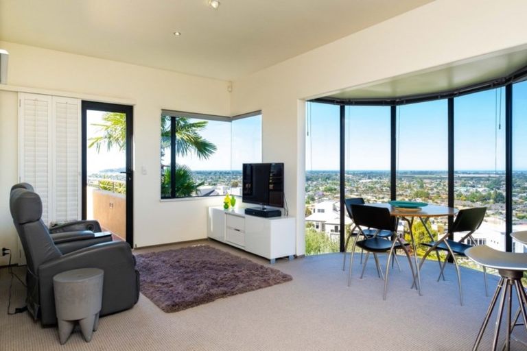 Photo of property in 32 Cumberland Rise, Taradale, Napier, 4112