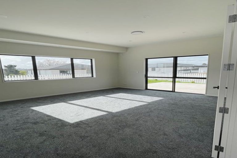 Photo of property in 23 Cirrus Way, Ranui, Auckland, 0612