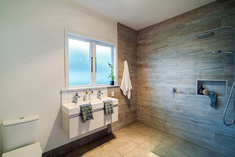 Photo of property in 1/223 Onewa Road, Birkenhead, Auckland, 0626